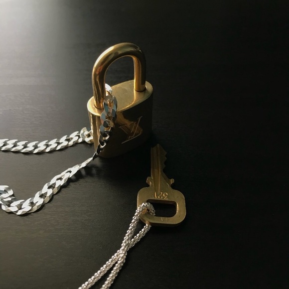 Silver Chain With Louis Vuitton Lock - Picture 7 of 11